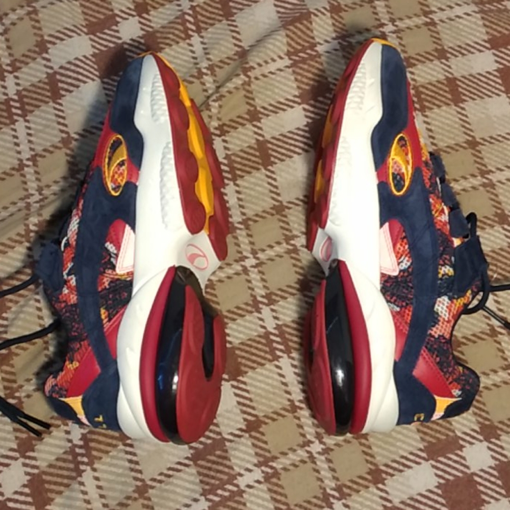 Puma cell - Picture 2 of 2